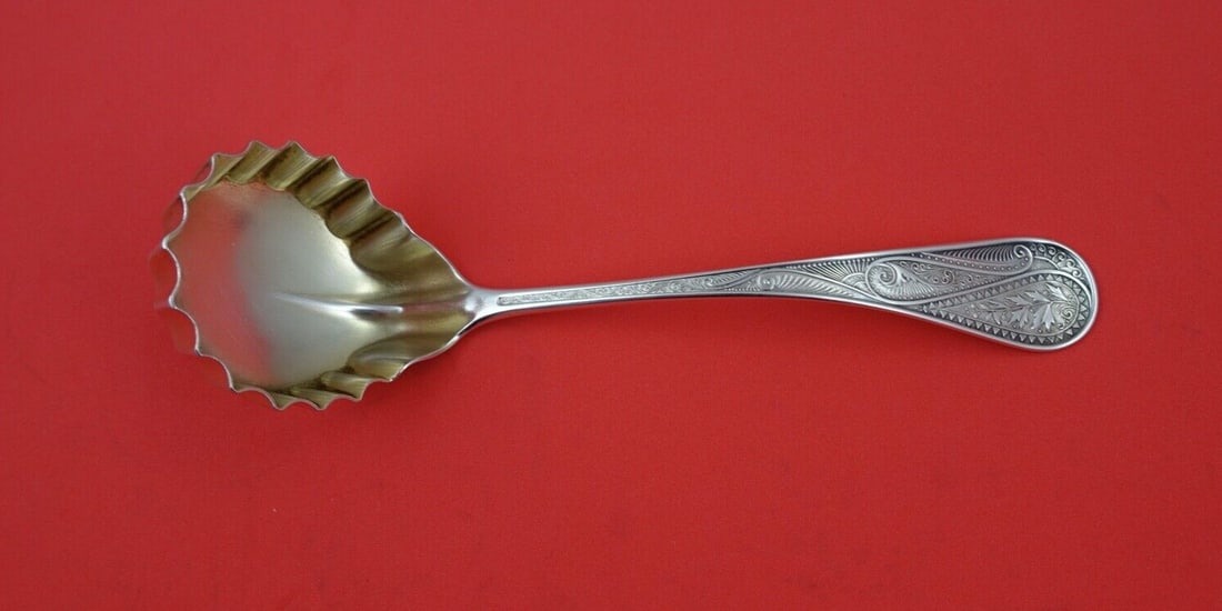 Wood & Hughes Cashmere Sterling Silver Gold Wash Gravy Ladle 7 1/4 Inch: Wood & Hughes Cashmere Sterling Silver Gold Wash Gravy Ladle 7 1/4 Inch Sterling silver gravy ladle in the Cashmere pattern by Wood & Hughes, measuring 7 1/4 inches. This pre-owned piece features a go