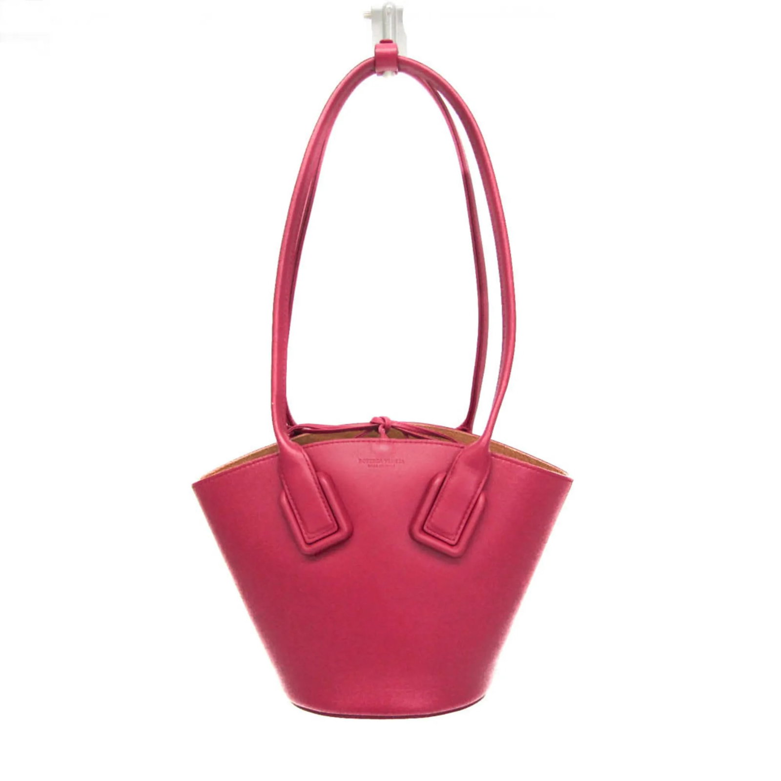 Bottega Veneta Basket Tote Pink Leather Handbag: Bottega Veneta Basket Tote Pink Leather Handbag Bottega Veneta Basket Tote in pink leather with a compact silhouette. Made in Italy, this women's bag is presented in good condition with light wear, li