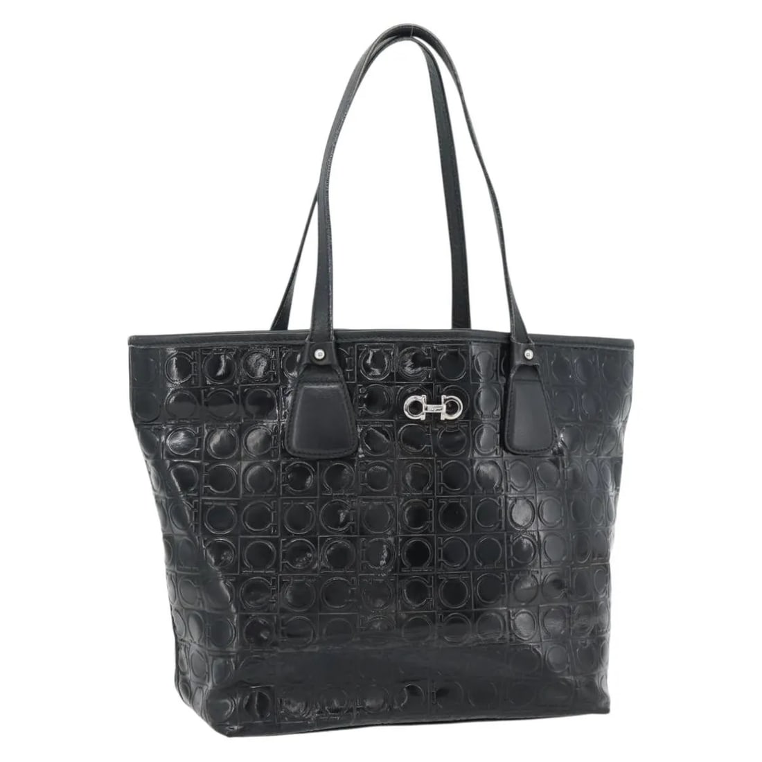 Salvatore Ferragamo Gancini Patent Leather Tote Bag Black: Salvatore Ferragamo Gancini Patent Leather Tote Bag Black Salvatore Ferragamo Gancini Tote in black patent leather. This women's bag is in good overall condition, with rubbing to the exterior leather,