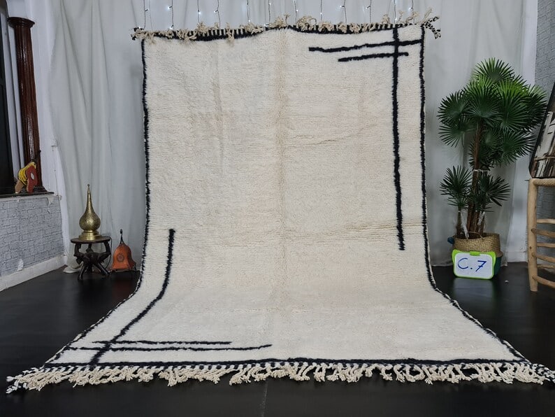 Authentic Handwoven White Rug from Morocco 8 x 5 Feet: Authentic Handwoven White Rug from Morocco 8 x 5 Feet Discover the elegance of this authentic Stunning White Rug, handwoven by local Berber women weavers in the Atlas Mountains of Morocco. Crafted usi