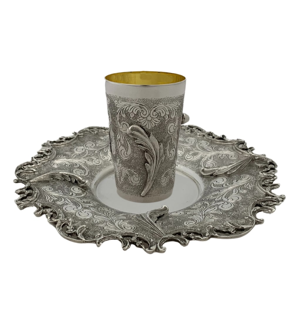 Handmade 925 Sterling Silver Leaf Applique Cup & Tray Set: Handmade 925 Sterling Silver Leaf Applique Cup & Tray Set Elevate your dining experience with this exquisite 925 Sterling Silver handmade cup and tray set. Crafted from fine sterling silver, this set 
