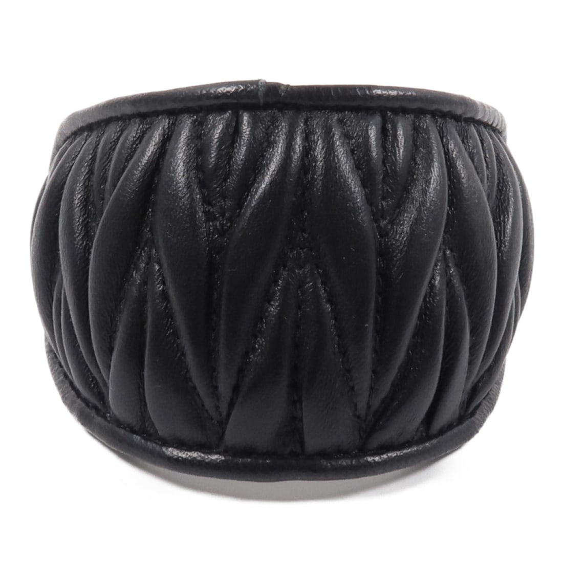 Miu Miu Valletta Black Lambskin Hair Clip: Miu Miu Valletta Black Lambskin Hair Clip Black Miu Miu hair clip in lambskin leather with a clean, refined look. Made in Italy, this women's accessory is listed in very good condition. Specifications