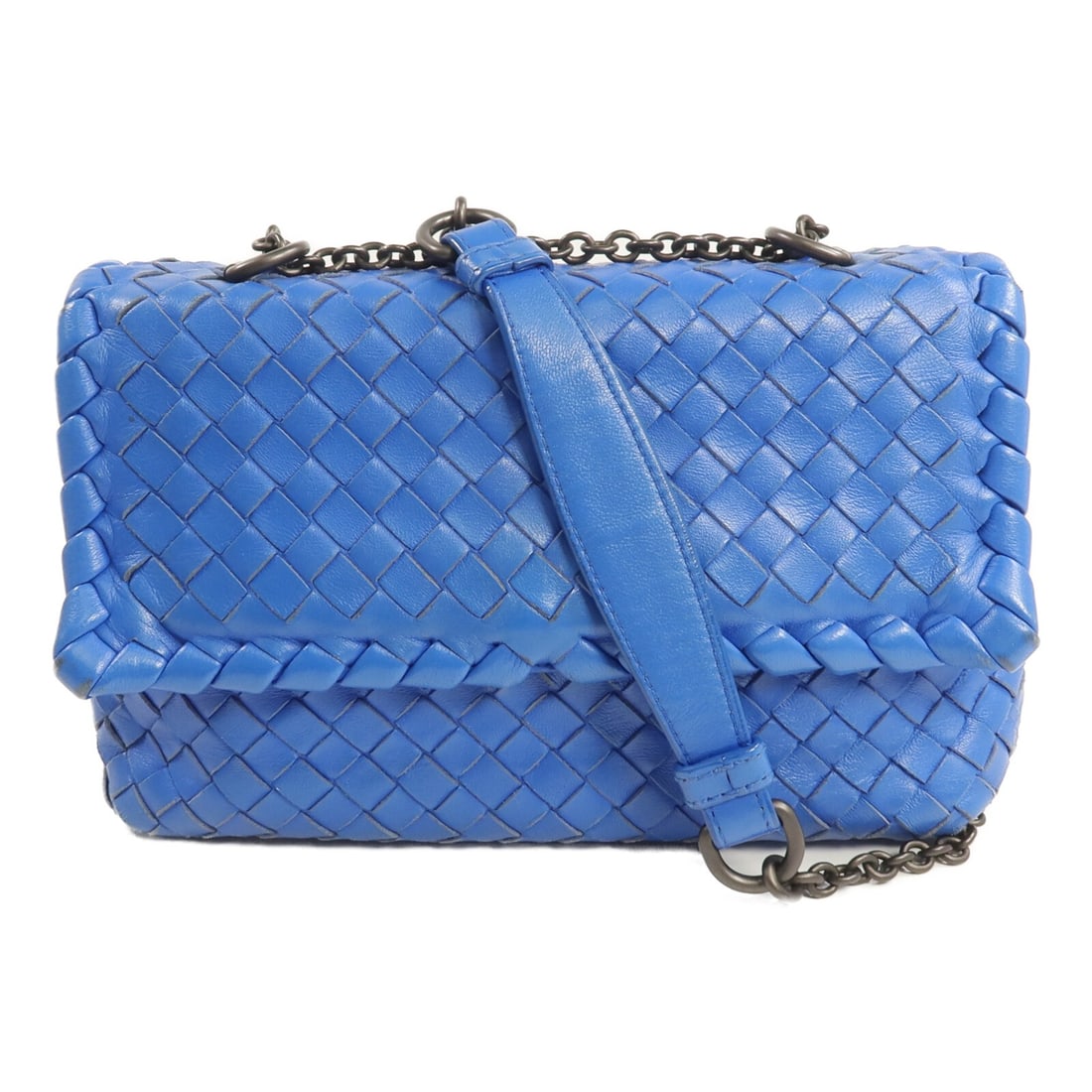 Blue Intrecciato Leather Bottega Veneta Chain Shoulder Bag: Blue Intrecciato Leather Bottega Veneta Chain Shoulder Bag This Bottega Veneta shoulder bag features the brand's signature Intrecciato leather in a striking blue color. Designed for women, it offers a