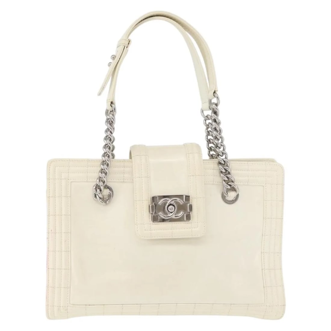 Chanel Boy Tote Patent Leather Shoulder Bag White: Chanel Boy Tote Patent Leather Shoulder Bag White Chanel Boy Tote in white patent leather. This women's tote is presented in fair condition with visible wear, including rubbing, sun burn, discoloratio