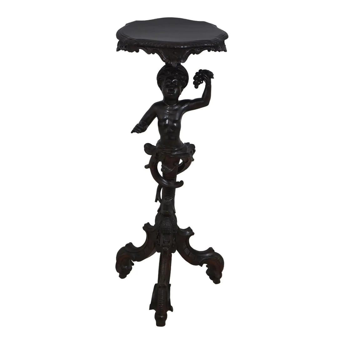 Vintage Italian Cherub Carved Walnut Pedestal Table 1920s: Vintage Italian Cherub Carved Walnut Pedestal Table 1920s This exquisite Italian Continental Cherub Carved Pedestal Table, dating back to the 1920s, features a stunning walnut finish and ornate carved