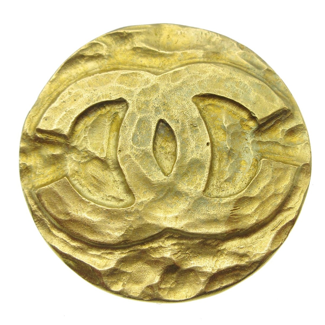 CHANEL 95P Round Gold Plated Medallion Brooch: CHANEL 95P Round Gold Plated Medallion Brooch Round Chanel medallion brooch pin in gold-plated metal, made in France. This piece is marked 95P and features a classic medallion form. Condition shows re