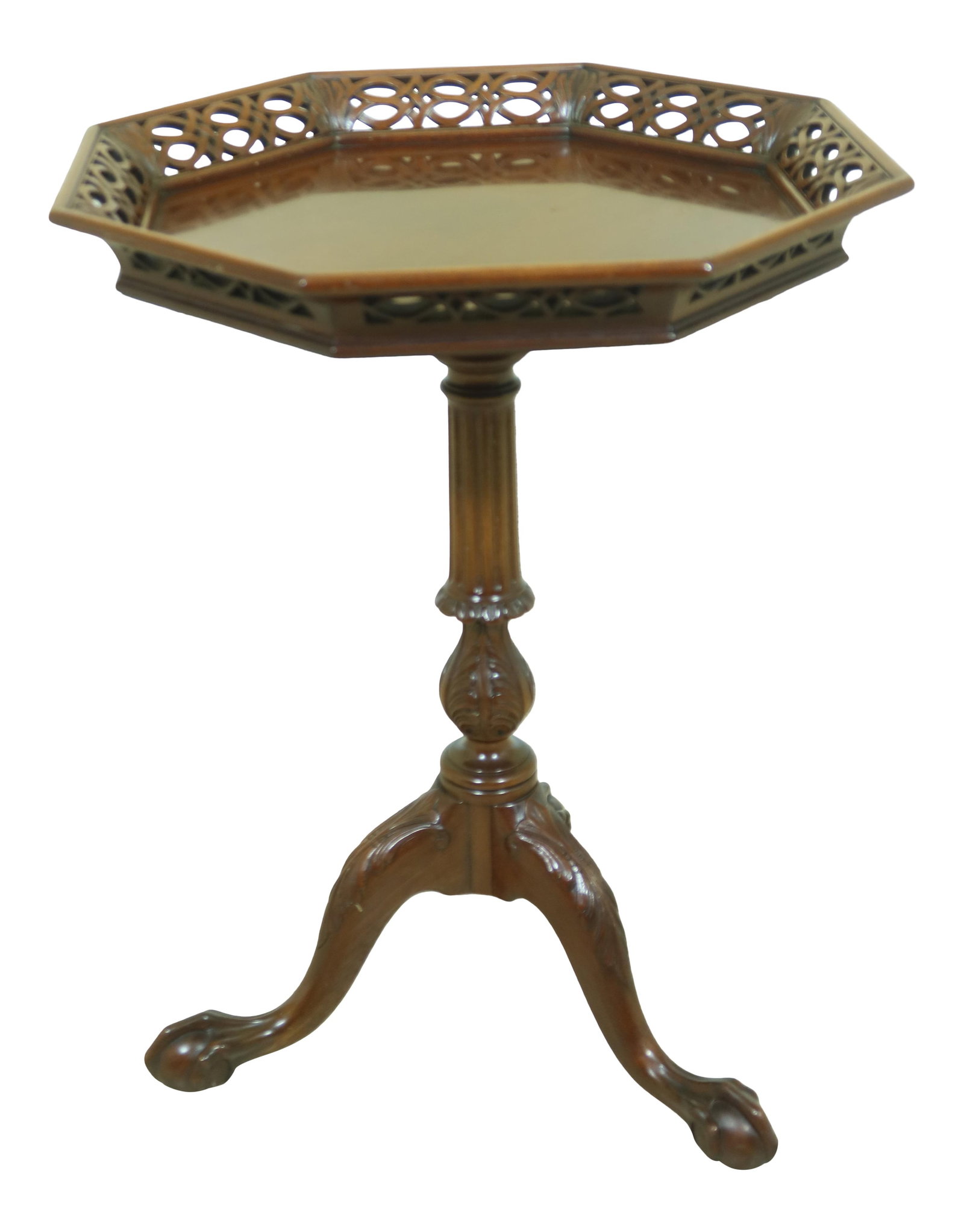 Danersk Chippendale Mahogany Lamp Table with Ball and Claw Feet: Danersk Chippendale Mahogany Lamp Table with Ball and Claw Feet This exquisite Danersk Chippendale Ball & Claw High Mahogany Lamp Table showcases a timeless design that reflects the elegance of the 18