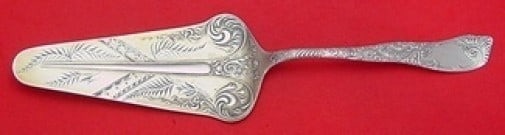 Wallace Ivanhoe Sterling Silver Brite-Cut Pie Server 10.5": Wallace Ivanhoe Sterling Silver Brite-Cut Pie Server 10.5" Experience elegance with the Ivanhoe by Wallace sterling silver pie server, featuring a beautiful brite-cut design on the blade. This exquisi
