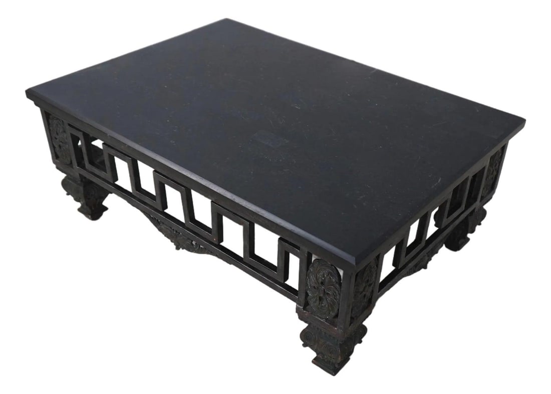Maitland Smith Tessellated Black Marble Coffee Table: Maitland Smith Tessellated Black Marble Coffee Table This elegant Maitland Smith coffee table features a stunning tessellated black marble top, showcasing beveled edges and high-quality construction. 