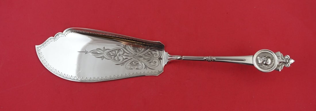 Gorham Medallion Sterling Silver Fish Server 11 3/4 Brite-Cut Blade: Gorham Medallion Sterling Silver Fish Server 11 3/4 Brite-Cut Blade Introducing the Medallion Fish Server by Gorham, a stunning piece crafted in sterling silver. This exceptional serving piece feature