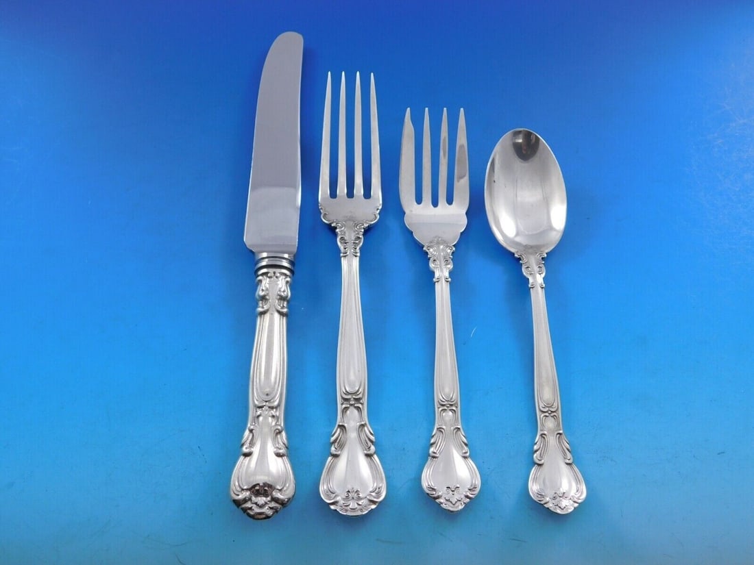Birks Chantilly Sterling Silver 4 Piece Place Setting: Birks Chantilly Sterling Silver 4 Piece Place Setting This 4-piece regular size place setting from Birks features the elegant Chantilly pattern and is crafted from sterling silver. The set includes a 