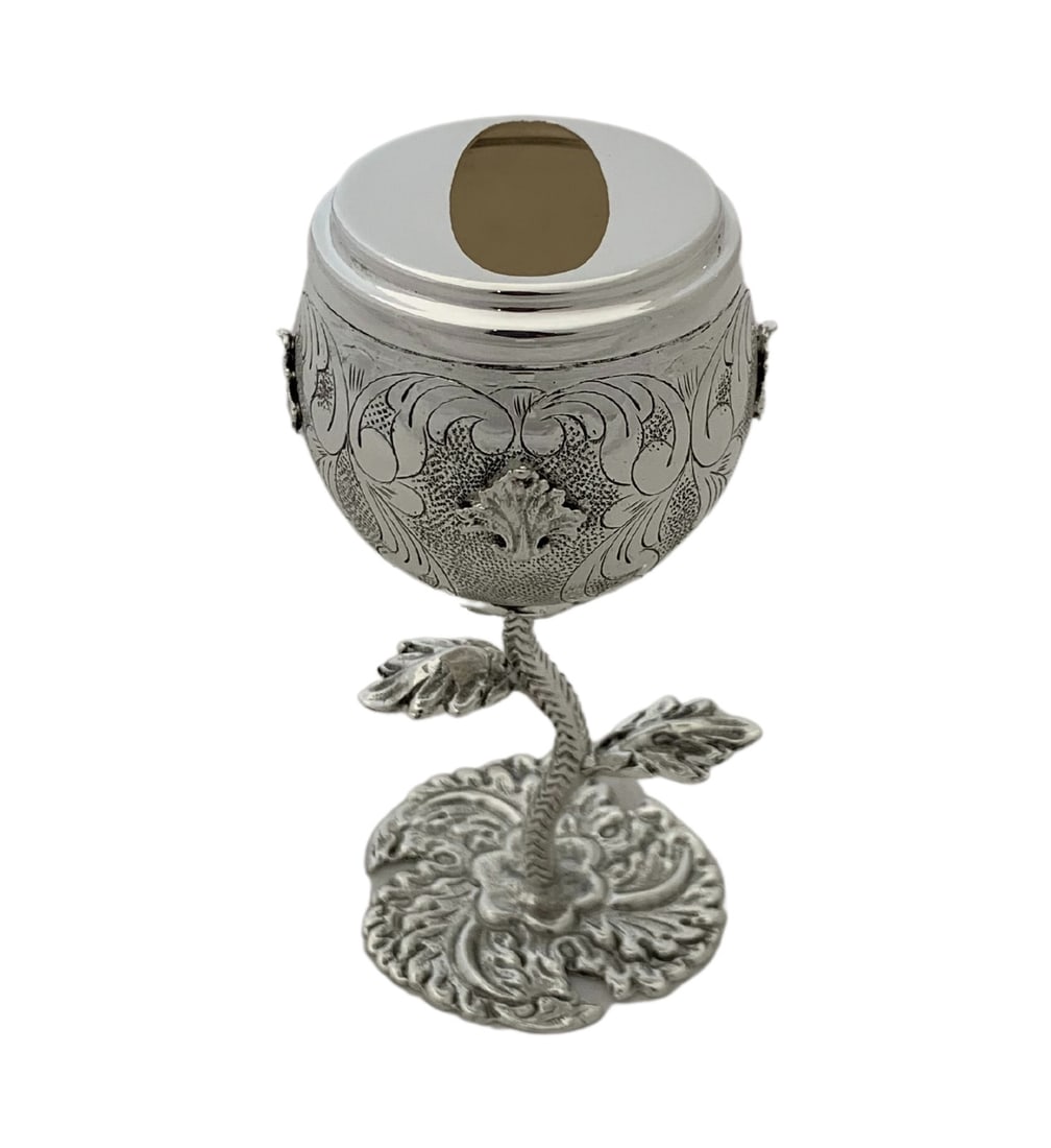 Handmade 925 Sterling Silver Havdalah Holder with Leaf Applique: Handmade 925 Sterling Silver Havdalah Holder with Leaf Applique This exquisite Havdalah holder is crafted from fine 925 sterling silver and showcases intricate handmade chased swirl leaf applique desi