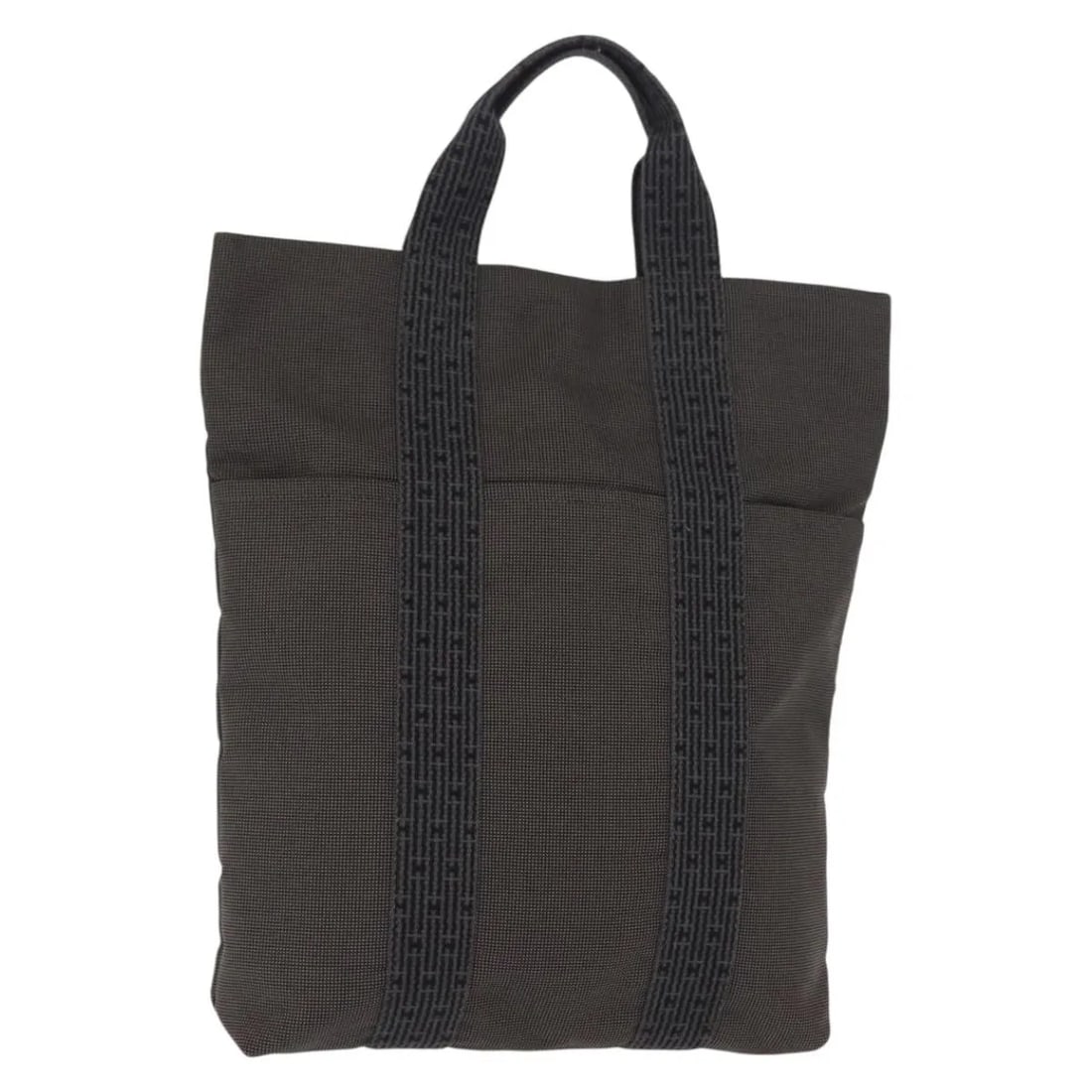 Hermes Canvas Fourre-tout Herline Tote Bag Gray 29x39x7cm: Hermes Canvas Fourre-tout Herline Tote Bag Gray 29x39x7cm This pre-owned Hermes Fourre-tout Herline tote bag for women features a gray canvas body. It measures 29cm by 39cm by 7cm and originates from 
