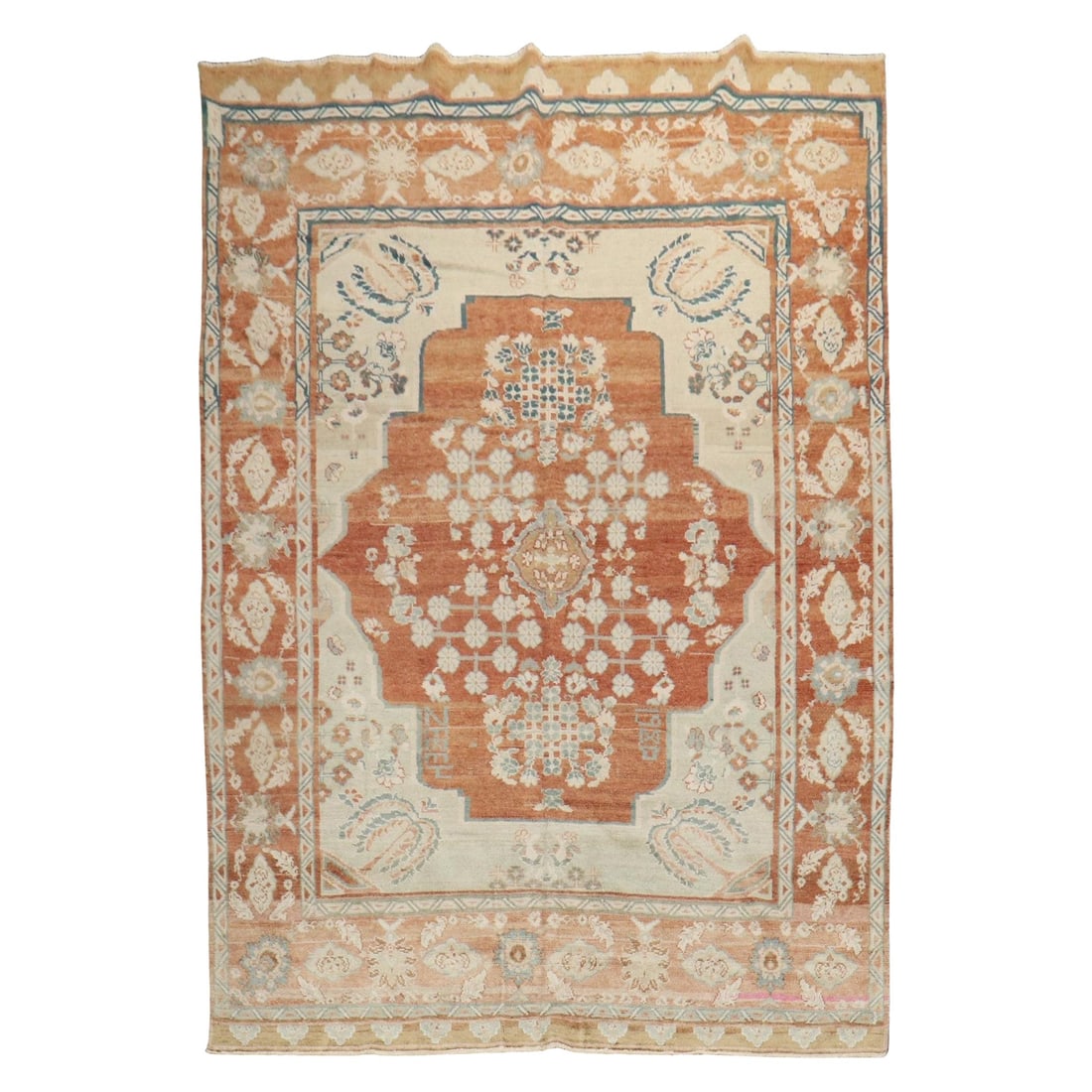 Zabihi Collection Floral Red Turkish Anatolian Rug Hand-Knotted 1980s: Zabihi Collection Floral Red Turkish Anatolian Rug Hand-Knotted 1980s Discover the elegance of the Zabihi Collection Floral Red Vintage Turkish Anatolian Rug, a stunning piece that showcases the rich 