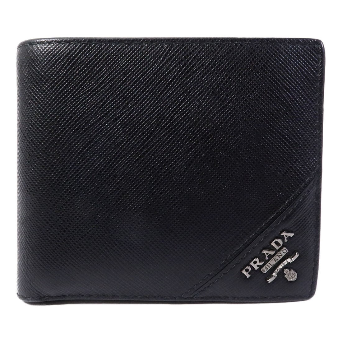 Prada Saffiano Leather Bi fold Wallet Black 2MO513: Prada Saffiano Leather Bi fold Wallet Black 2MO513 This PRADA bi-fold wallet is crafted from black Saffiano leather, offering a blend of durability and timeless style. Designed for women, it features 