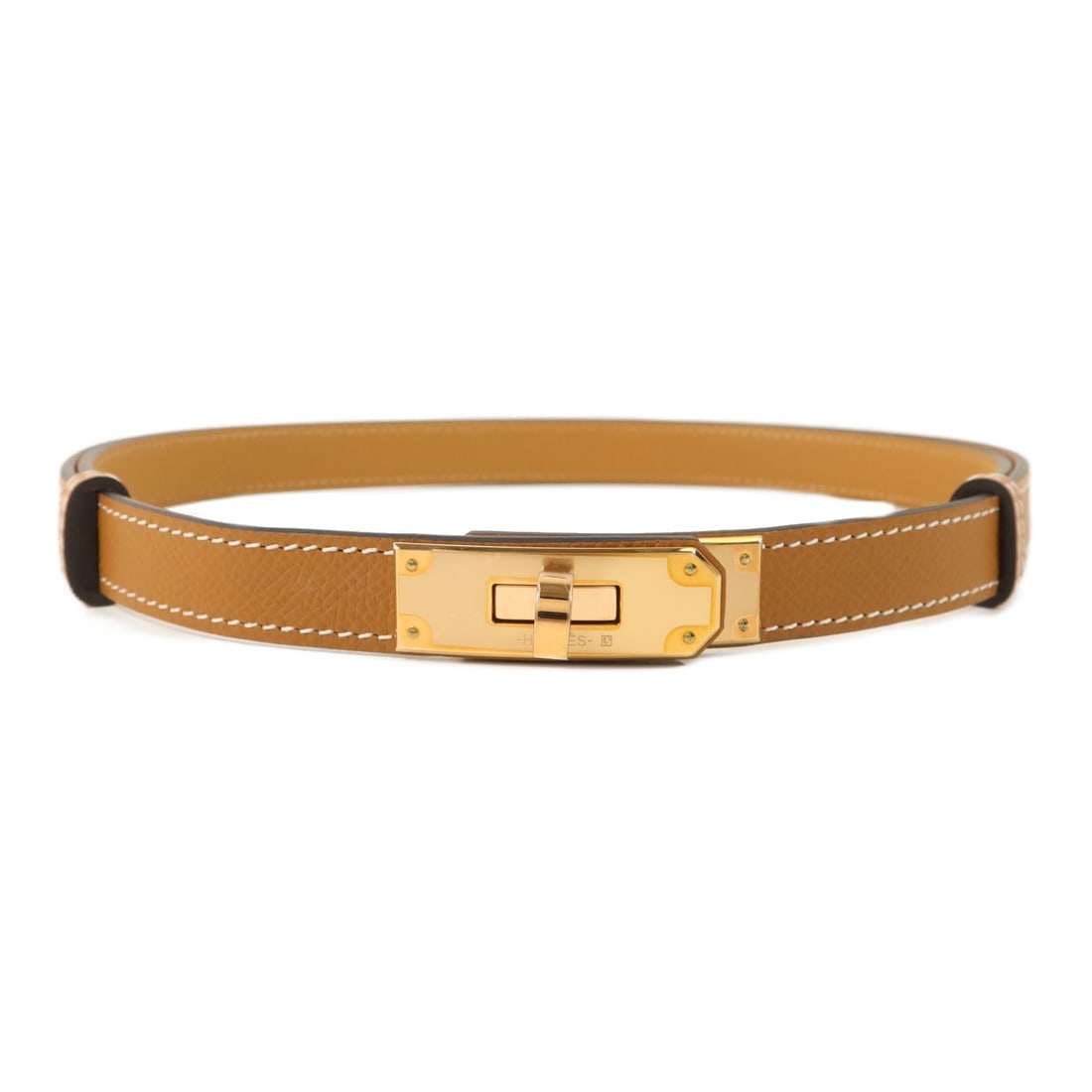 Hermes Kelly 18 Brown Epsom Leather Belt: Hermes Kelly 18 Brown Epsom Leather Belt This Hermes Kelly 18 belt is crafted from high-quality Epsom calfskin leather in a sophisticated brown tone. Designed for women, it features a classic and eleg