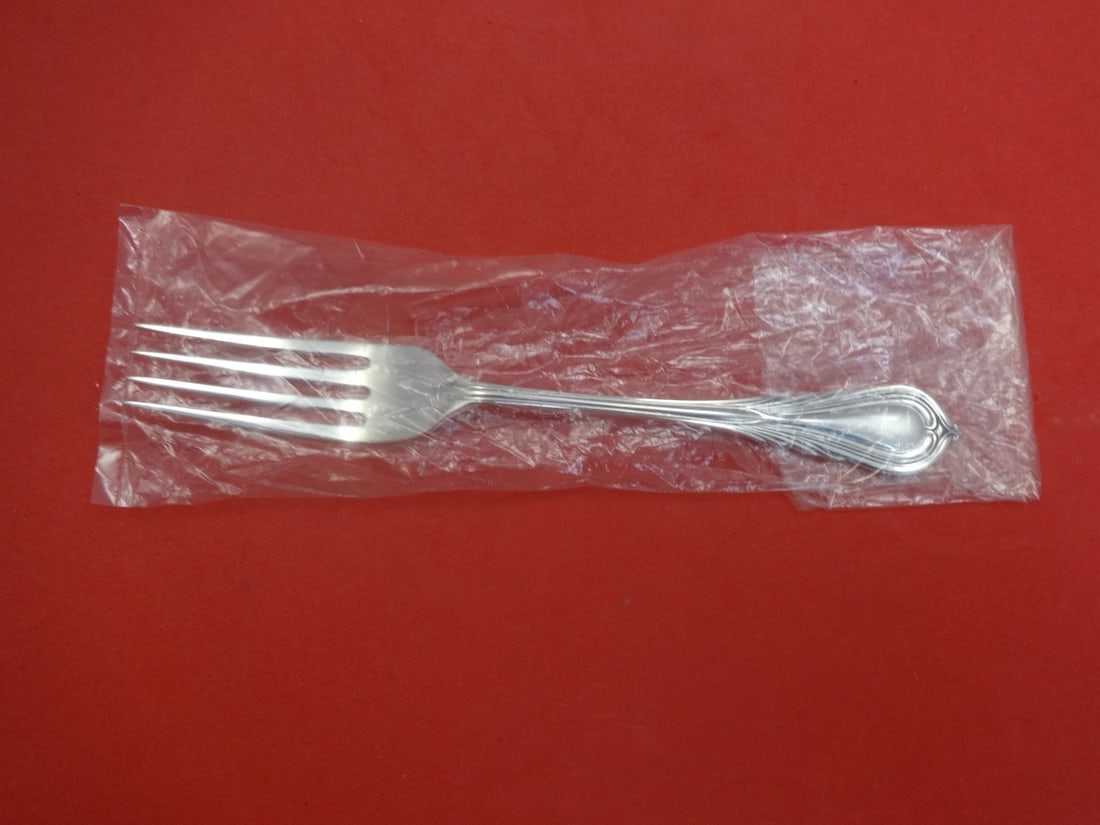 William Yeoward Linithgow Sterling Silver Dinner Fork 8.25" New: William Yeoward Linithgow Sterling Silver Dinner Fork 8.25" New Discover the exquisite Linithgow dinner fork designed by William Yeoward, crafted from high-quality sterling silver. This elegant fork, 