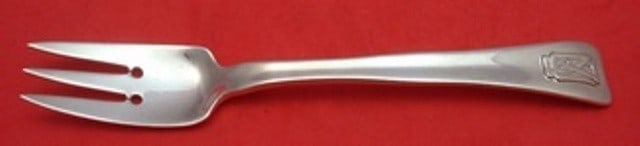 Tiffany & Co. Lap Over Edge Plain Sterling Silver 3-Tine Salad Fork 7": Tiffany & Co. Lap Over Edge Plain Sterling Silver 3-Tine Salad Fork 7" This elegant 7" salad fork features the timeless Lap Over Edge Plain pattern by Tiffany & Co. Crafted from high-quality sterling 