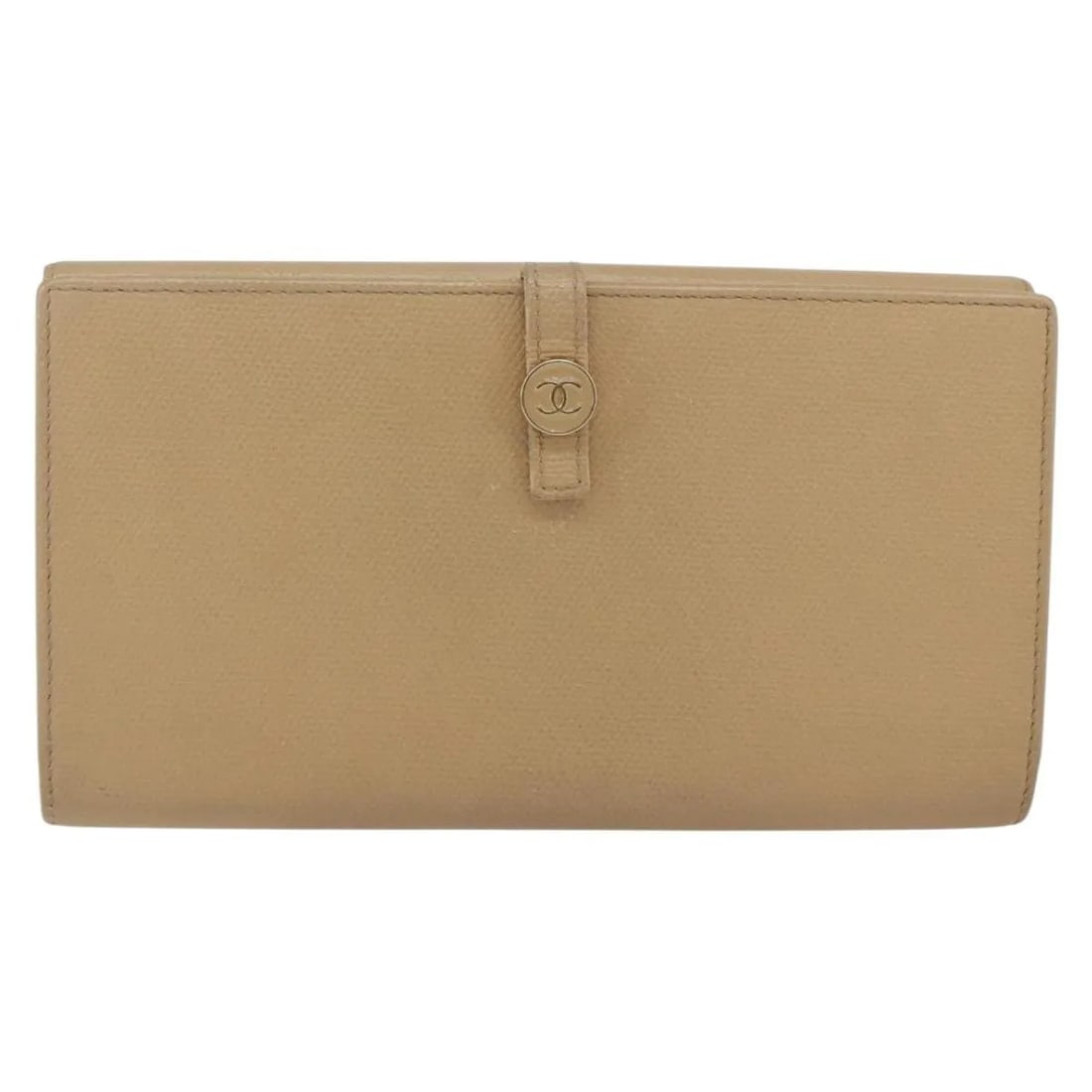 Beige Leather Wallet Chanel Coco bouton France: Beige Leather Wallet Chanel Coco bouton France The Chanel Coco bouton wallet is crafted from beige leather and designed for women. This wallet features a sleek profile with organized compartments and 