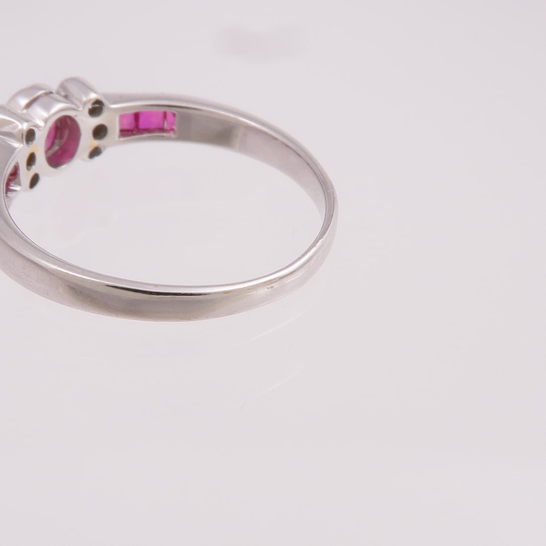 K18 White Gold Ruby Ring Size 6.5 - 6