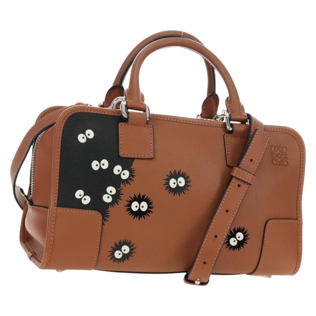 LOEWE Amazona 28 2way leather handbag Totoro shoulder strap: LOEWE Amazona 28 2way leather handbag Totoro shoulder strap LOEWE x Studio Ghibli My Neighbor Totoro Amazona 28 leather 2-way handbag in brown and silver. Made in Spain, this women's bag includes a du