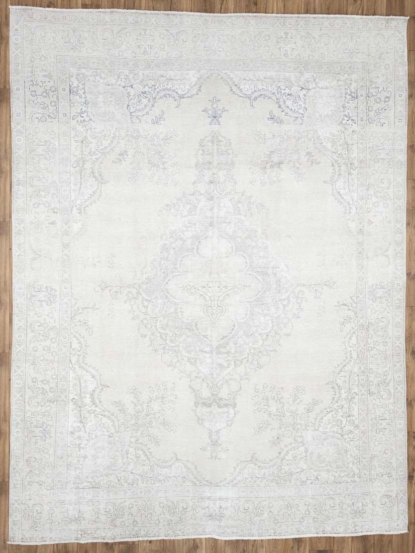 Handmade wool floral area rug 9'5 x 12'1 semi-antique: Handmade wool floral area rug 9'5 x 12'1 semi-antique This semi-antique handmade Oriental rug features a traditional floral pattern in muted shades of red, pastel brown, cream, light blue, yellow, and