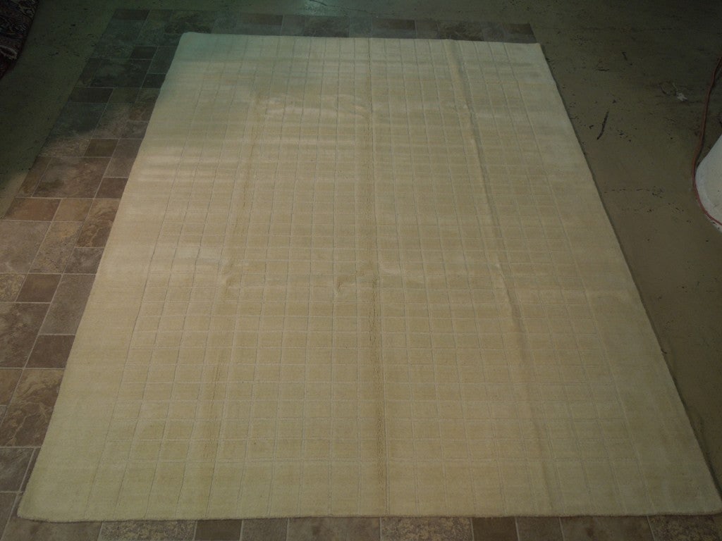 8 x 10 Beige Handmade Wool Rug Contemporary Design: 8 x 10 Beige Handmade Wool Rug Contemporary Design Free continental US Shipping Enhance your living space with this exquisite 8 x 10 beige contemporary handmade wool rug. Crafted with care, this rug b