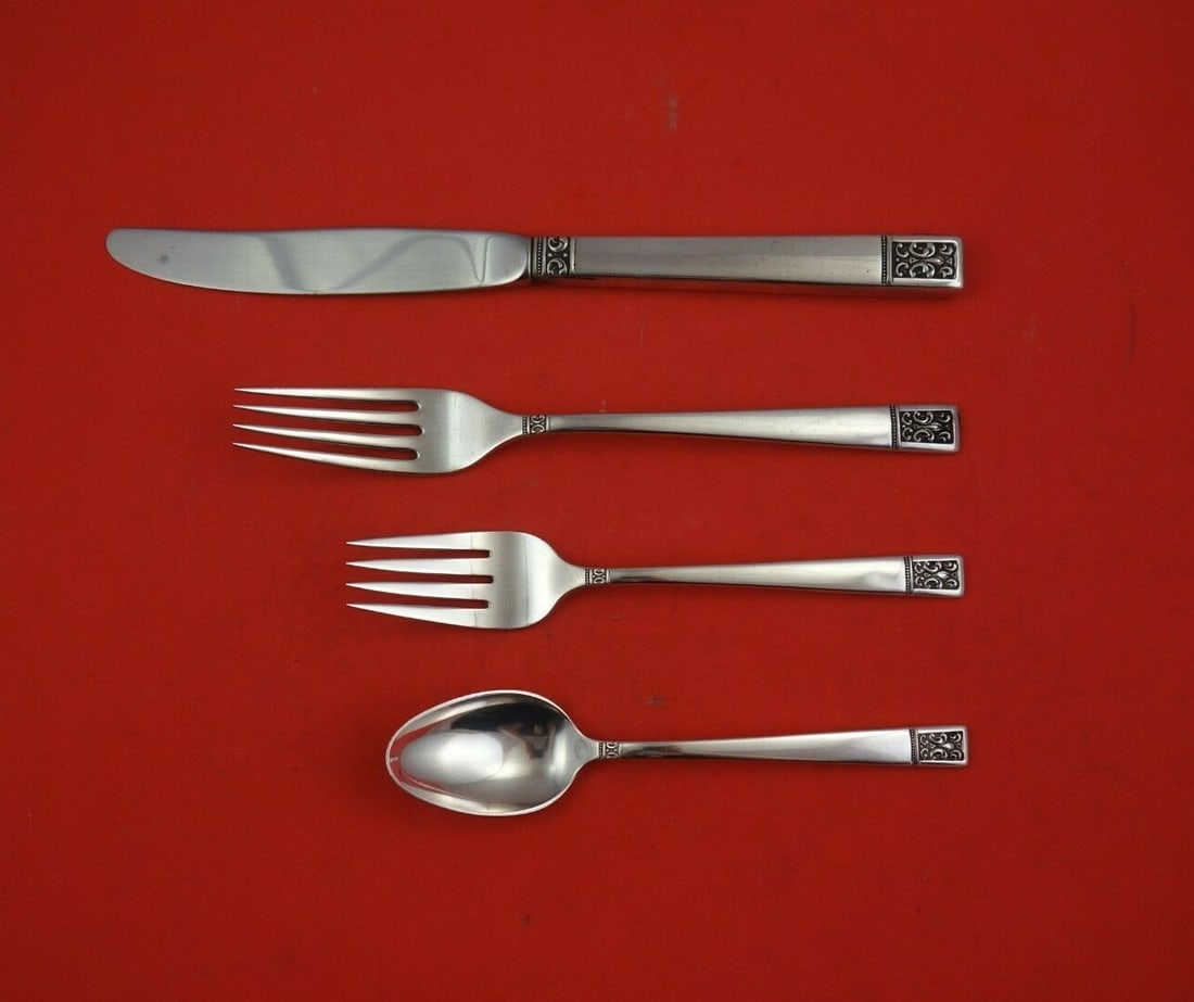 Towle Laureate Sterling Silver 4-Piece Dinner Place Setting Vintage: Towle Laureate Sterling Silver 4-Piece Dinner Place Setting Vintage Enhance your dining experience with this exquisite 4-piece dinner size place setting from the Laureate pattern by Towle. Crafted fro
