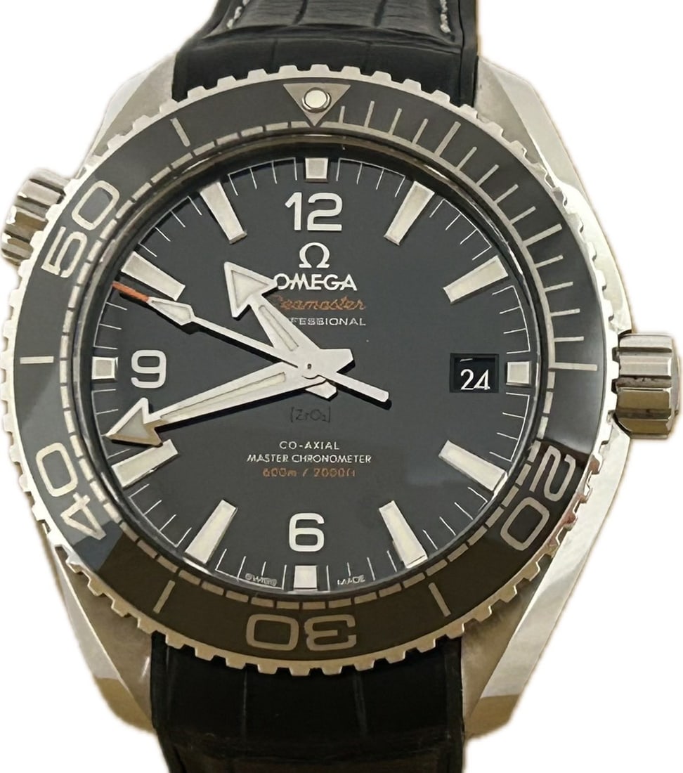 OMEGA Planet Ocean 600M Men's Seamaster Watch 215.33.44.21.01.001: OMEGA Planet Ocean 600M Men's Seamaster Watch 215.33.44.21.01.001 This is a pre-owned OMEGA Seamaster Planet Ocean 600M wristwatch, designed for men. Made in Switzerland, this timepiece showcases OMEG