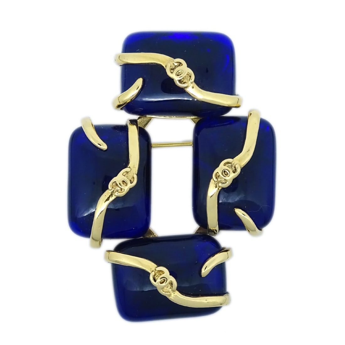 Chanel Gripoix Gold Plated Brooch Pin with Blue Accents 94P: Chanel Gripoix Gold Plated Brooch Pin with Blue Accents 94P Chanel brooch pin in gold-plated metal with blue Gripoix-style detailing. Marked 94P, this brooch was made in France and presents in very go