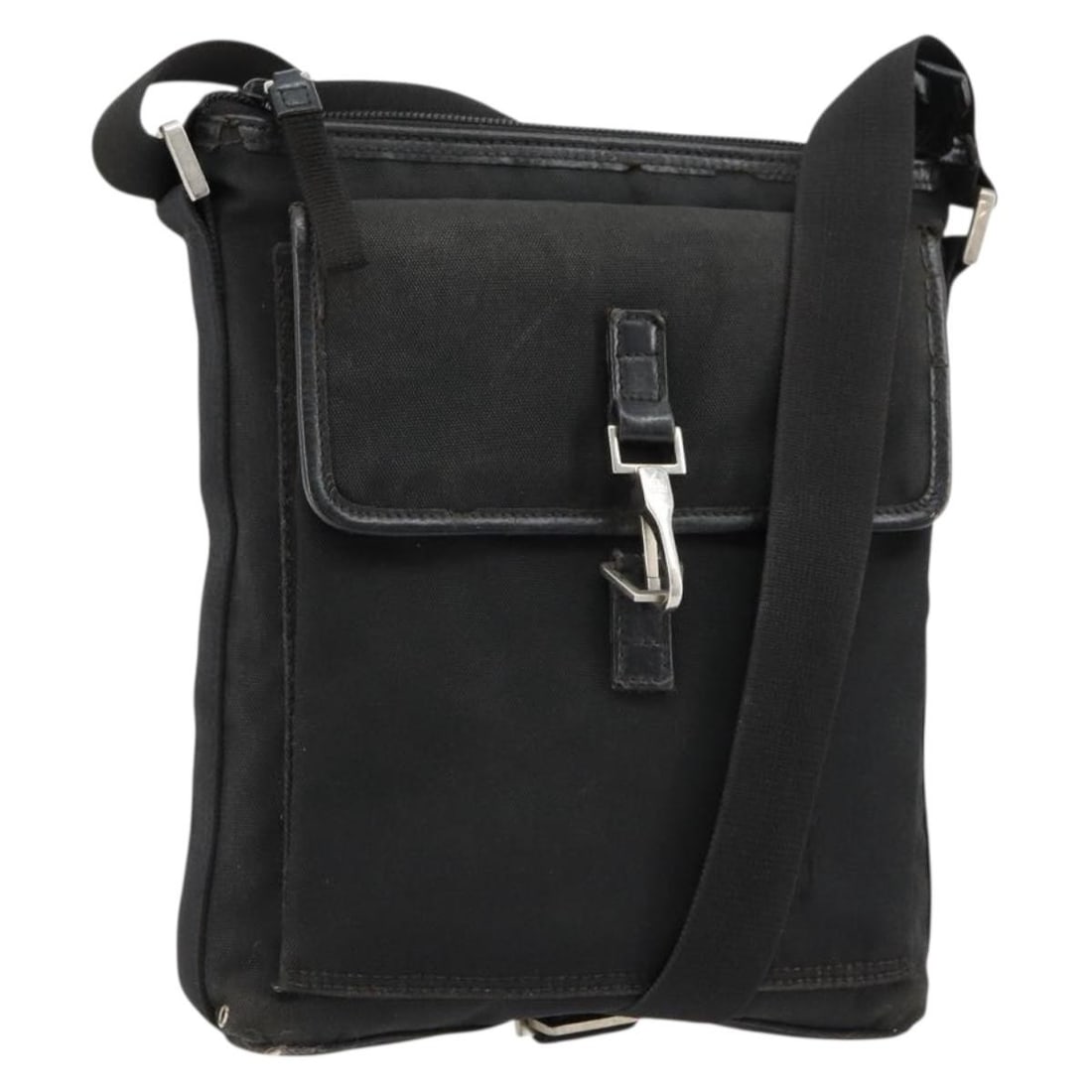 Gucci 92646 black silver leather shoulder bag: Gucci 92646 black silver leather shoulder bag This GUCCI shoulder bag features a sleek black and silver design crafted from leather. Made in Italy, it is designed for women and offers a practical shou