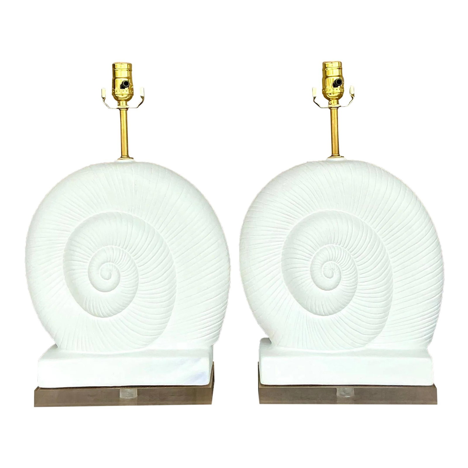 Pair of Vintage Nautilus Shell Lamps in Lucite and Plaster: Pair of Vintage Nautilus Shell Lamps in Lucite and Plaster Elevate your living space with this exquisite pair of Vintage Coastal Plaster and Lucite Nautilus Shell Lamps. These American-style lamps sho