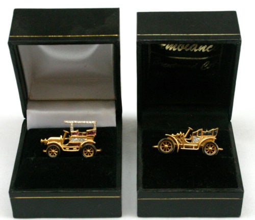 Vintage 18K Gold Car Brooches Set with Ruby and Diamond: Vintage 18K Gold Car Brooches Set with Ruby and Diamond Discover a stunning pair of vintage English brooches, each crafted from luxurious 18K yellow gold. These brooches, dating back to the 1940s, fea
