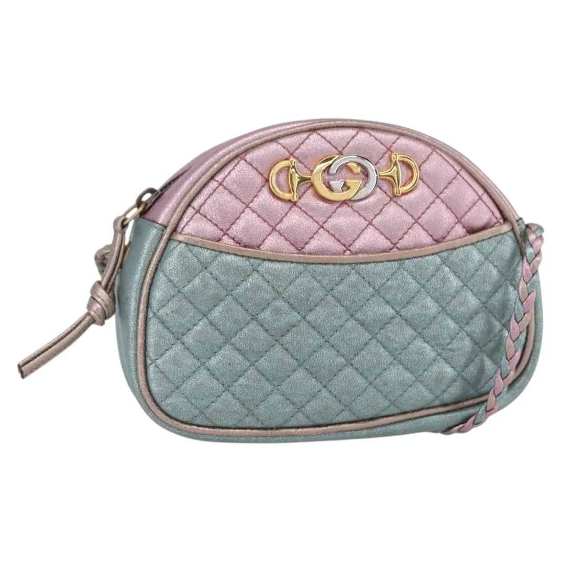 Gucci Trapuntata Camera blue leather shoulder bag: Gucci Trapuntata Camera blue leather shoulder bag The Gucci Trapuntata Camera Shoulder Bag is crafted from blue leather and designed for women. This pre-owned bag is in good condition, with slight rub