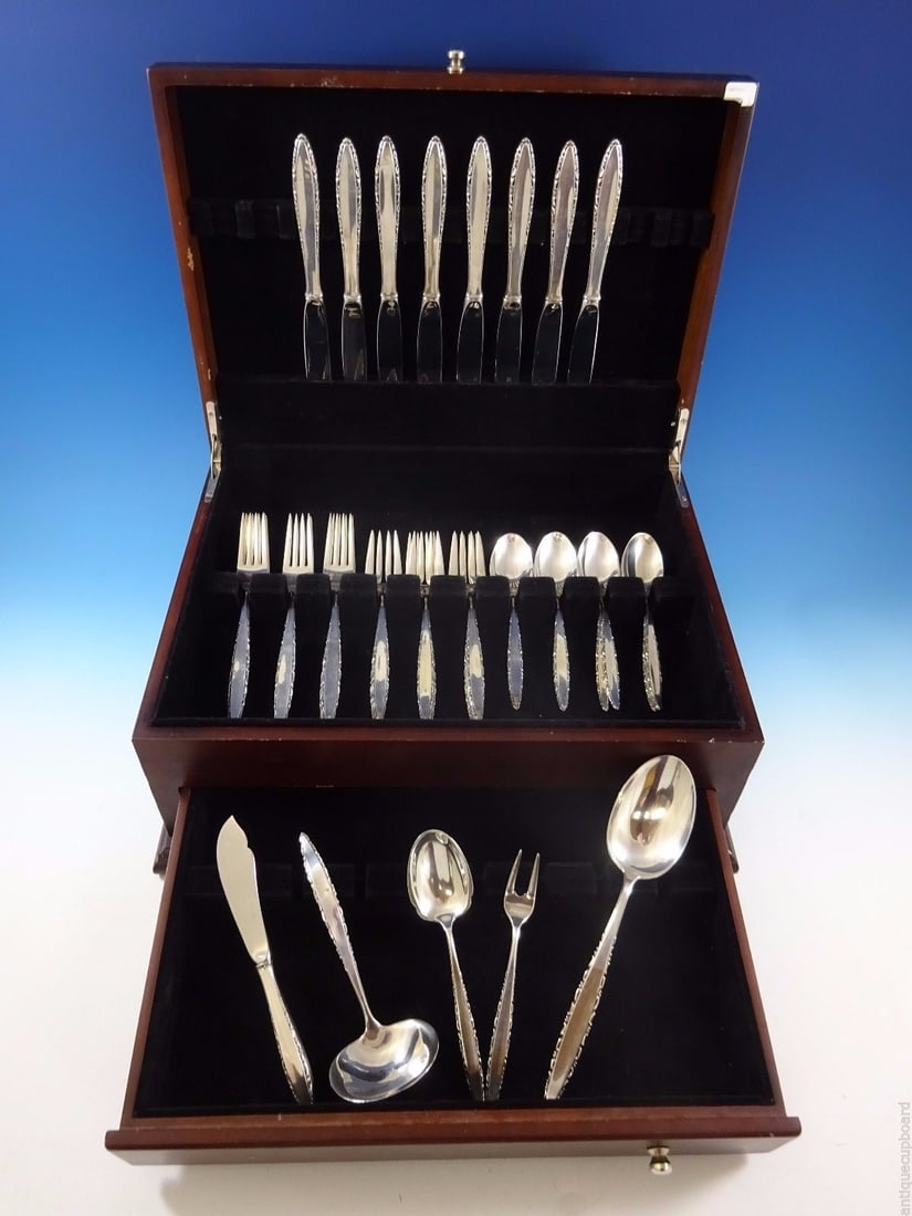 37 Piece Sterling Silver Flatware Service for 8 Lunt Lace Point: 37 Piece Sterling Silver Flatware Service for 8 Lunt Lace Point Lace Point by Lunt sterling silver flatware set for 8, consisting of 37 pieces. The set includes knives, forks, salad forks, teaspoons, 