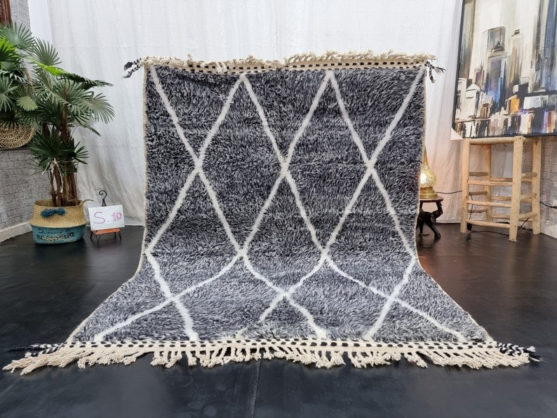 Handmade Moroccan Berber Wool Rug Black with White Geometric Pattern: Handmade Moroccan Berber Wool Rug Black with White Geometric Pattern Discover the beauty of this Elegant Soft Black Rug, a fabulous authentic handmade Moroccan Berber wool rug featuring a striking whi