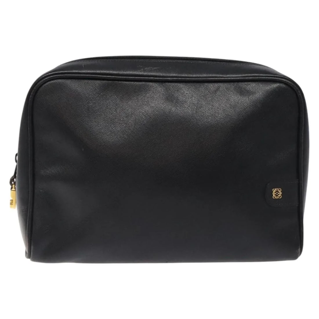 Black Leather Loewe Anagram Unisex Clutch Purse: Black Leather Loewe Anagram Unisex Clutch Purse The Loewe Anagram Clutch Bag is crafted from black leather and designed for unisex use. This clutch features the signature Anagram motif and offers a sp