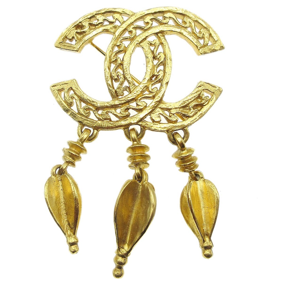 Chanel 95A Gold Tone Fringe Pin Brooch: Chanel 95A Gold Tone Fringe Pin Brooch Chanel fringe brooch pin in gold tone with a double C design and dangling fringe elements. Made in France, this pin is marked 95A and comes with its box. Conditi