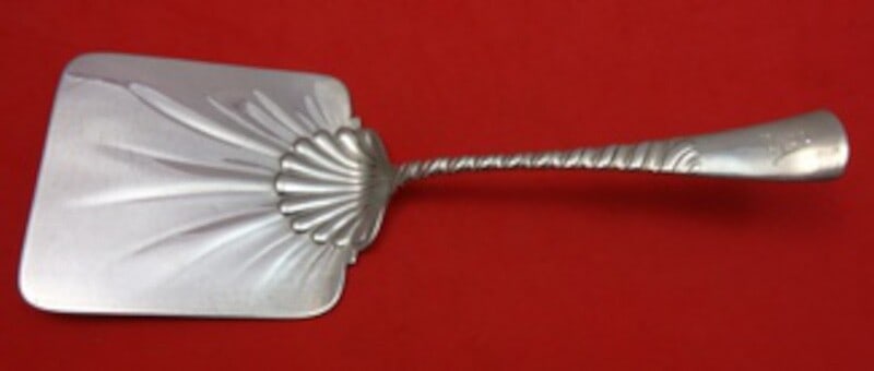 Gorham Colonial Sterling Silver 8 Inch Waffle Server: Gorham Colonial Sterling Silver 8 Inch Waffle Server This exquisite Colonial Waffle Server by Gorham is crafted from high-quality sterling silver, showcasing the timeless elegance of the Colonial patt