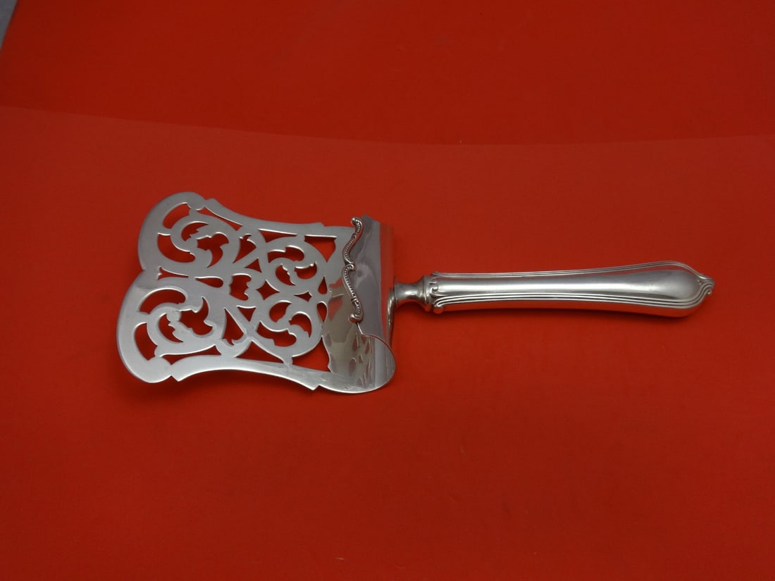 Towle Paul Revere Sterling Silver Hooded Asparagus Server C. 1910 9 7/8": Towle Paul Revere Sterling Silver Hooded Asparagus Server C. 1910 9 7/8" This exquisite Paul Revere asparagus server, crafted by Towle, showcases a timeless design from the early 20th century. Made of