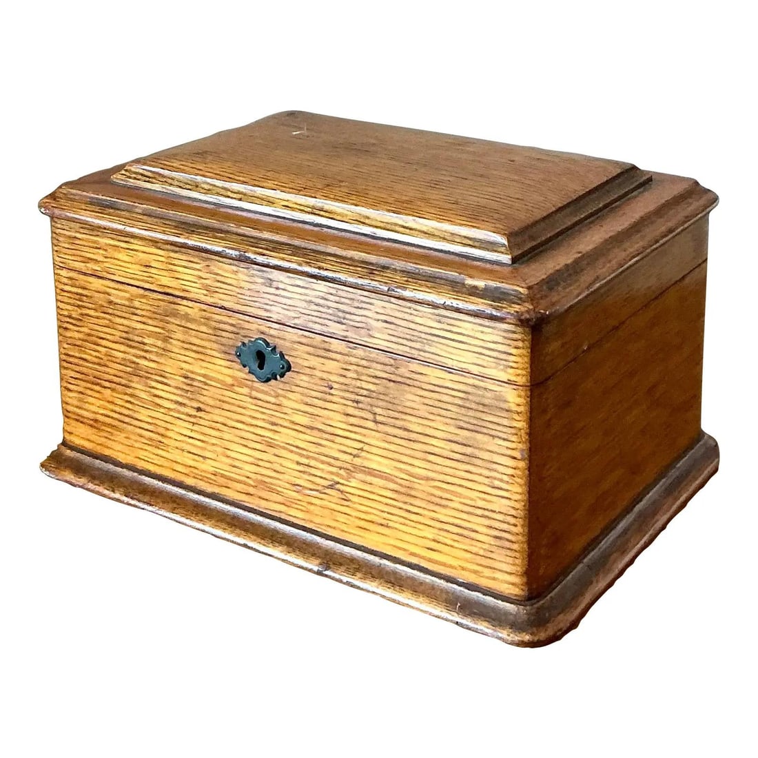 Antique Quarter Sawn Oak Lidded Box with Metal Escutcheon: Antique Quarter Sawn Oak Lidded Box with Metal Escutcheon This vintage lidded box is expertly crafted from richly grained quarter-sawn tiger oak, featuring a striking medullary ray pattern that highli