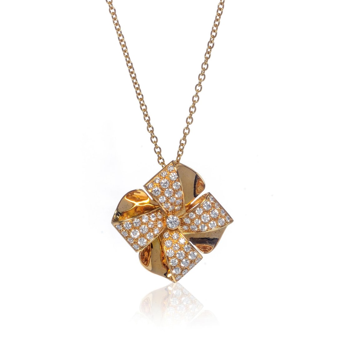Luca Carati 18K Yellow Gold Diamond Flower Pendant Necklace 1.73cttw: Luca Carati 18K Yellow Gold Diamond Flower Pendant Necklace 1.73cttw This exquisite 18K yellow gold flower pendant necklace by Luca Carati showcases a stunning arrangement of diamonds totaling 1.73 ca