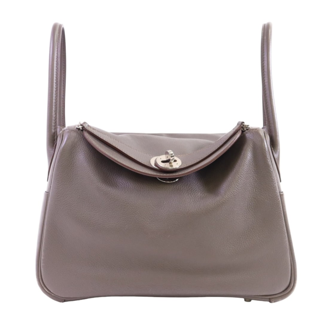 Hermes Lindy 26 Etain Evercolor Leather 2way Shoulder Bag: Hermes Lindy 26 Etain Evercolor Leather 2way Shoulder Bag This Hermes Lindy 26 two-way shoulder bag is crafted from Evercolor calfskin leather in a sophisticated gray shade. Designed for versatility, 