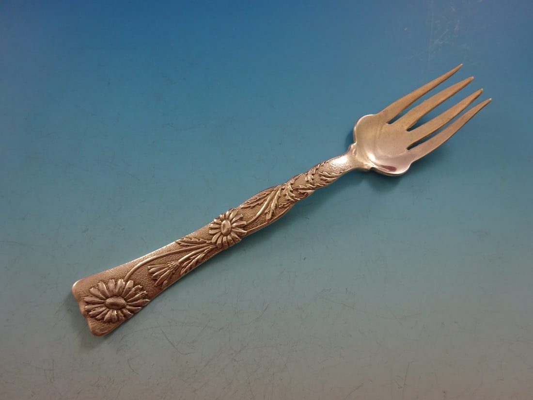 Tiffany & Co Vine Sterling Silver Fish Fork with Wavy Tines 6.5": Tiffany & Co Vine Sterling Silver Fish Fork with Wavy Tines 6.5" This exquisite fish fork is from the renowned Vine pattern by Tiffany & Co., crafted from high-quality sterling silver. Measuring 6 1/2