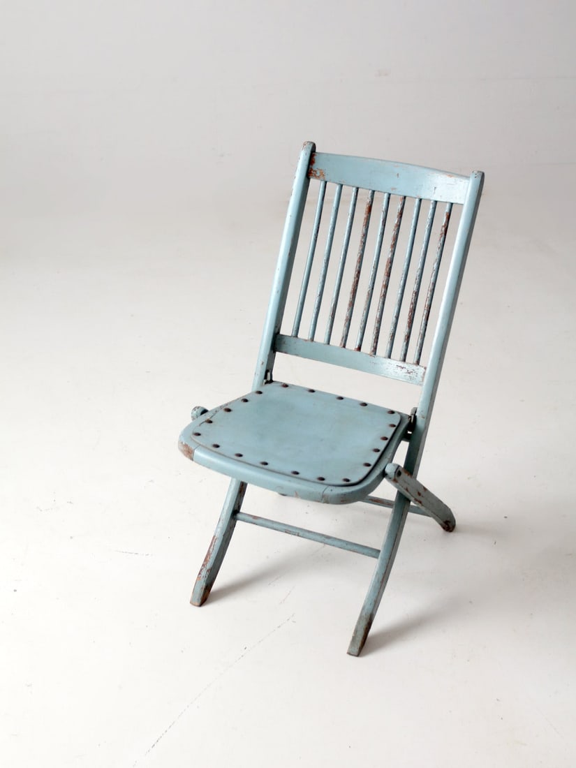 Vintage Robin's Egg Blue Antique Folding Chair with Spindle Back: Vintage Robin's Egg Blue Antique Folding Chair with Spindle Back Discover the charm of this Antique Painted Wood Folding Chair, featuring a delightful robin's egg blue finish. This vintage chair showc