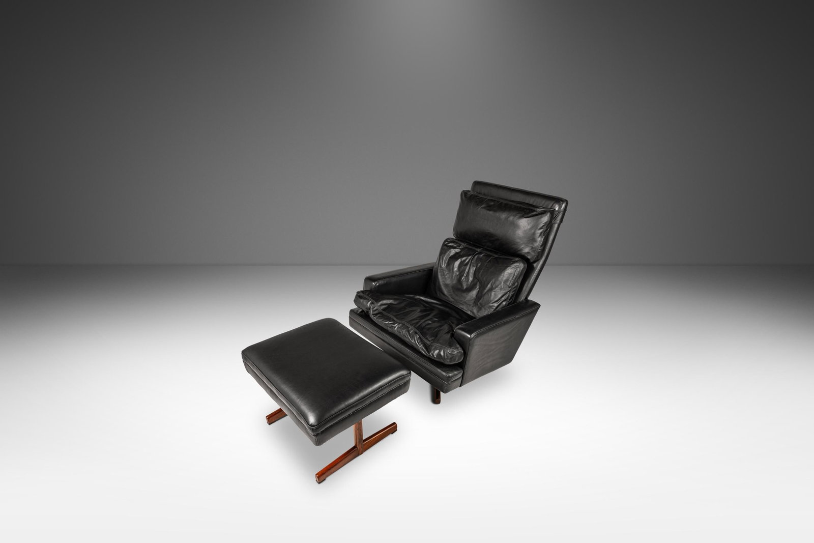 Fredrik A. Kayser Mid-Century Lounge Chair and Ottoman in Leather Norway 1960s: Fredrik A. Kayser Mid-Century Lounge Chair and Ottoman in Leather Norway 1960s Discover a rare and iconic low-profile recliner with a matching ottoman designed by Fredrik A. Kayser for Vatne Mobler, N