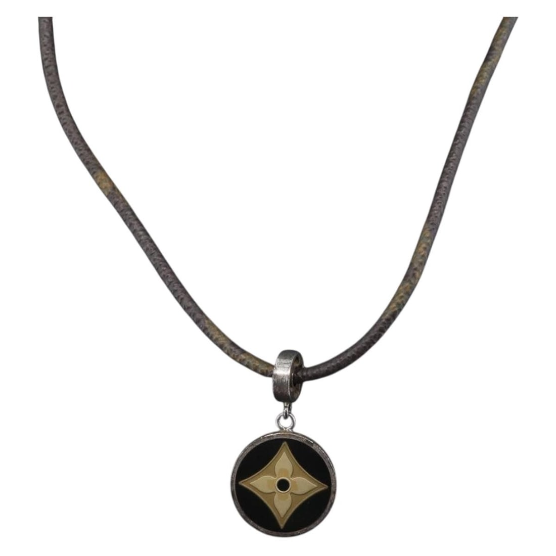 Louis Vuitton Monogram Canvas Pendant Necklace M65436 for Women: Louis Vuitton Monogram Canvas Pendant Necklace M65436 for Women This Louis Vuitton Monogram Pendant Necklace features the brand's signature monogram canvas and is designed for women. The necklace meas