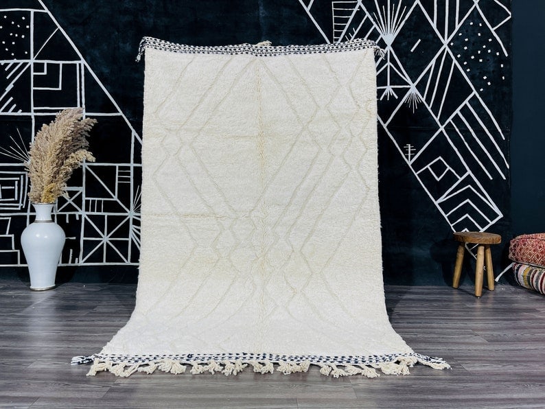 Authentic Handwoven White Engraved Wool Rug from Morocco 8 x 5 Feet: Authentic Handwoven White Engraved Wool Rug from Morocco 8 x 5 Feet Experience the essence of traditional craftsmanship with this authentic White Soft Engraved Wool Rug. Handwoven in the majestic Atla