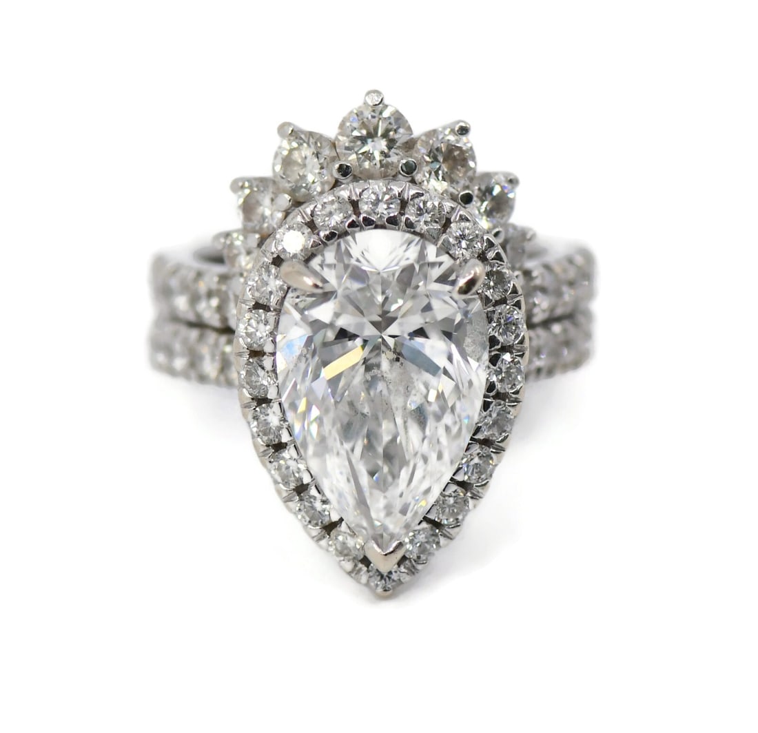 5.12ct D VVS2 GIA Lab Grown Diamond Engagement Ring 18K White Gold: 5.12ct D VVS2 GIA Lab Grown Diamond Engagement Ring 18K White Gold This stunning engagement ring features a captivating 5.12 ct pear-shaped lab-grown diamond with a D color and VVS2 clarity, certified