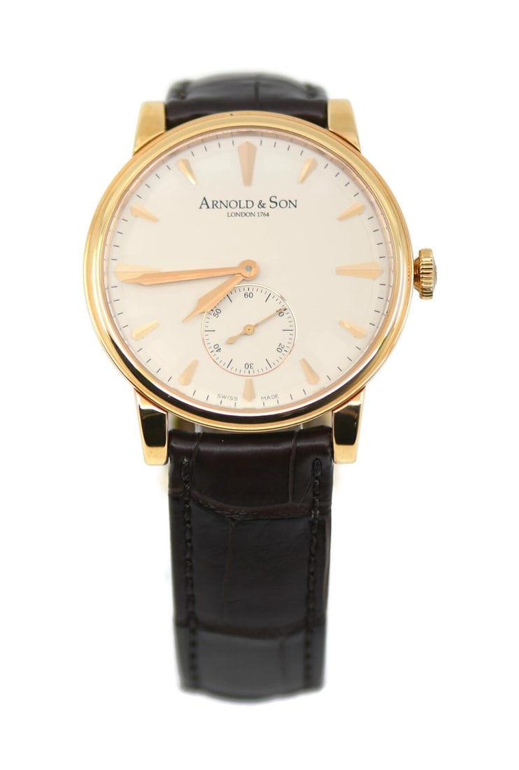 Arnold & Son HMS1 18K Rose Gold Mechanical Watch 1LCAP.W01A.C110A: Arnold & Son HMS1 18K Rose Gold Mechanical Watch 1LCAP.W01A.C110A This exquisite Arnold & Son HMS1 wristwatch showcases a luxurious 18K rose gold case with a diameter of 40 mm. The elegant white dial 